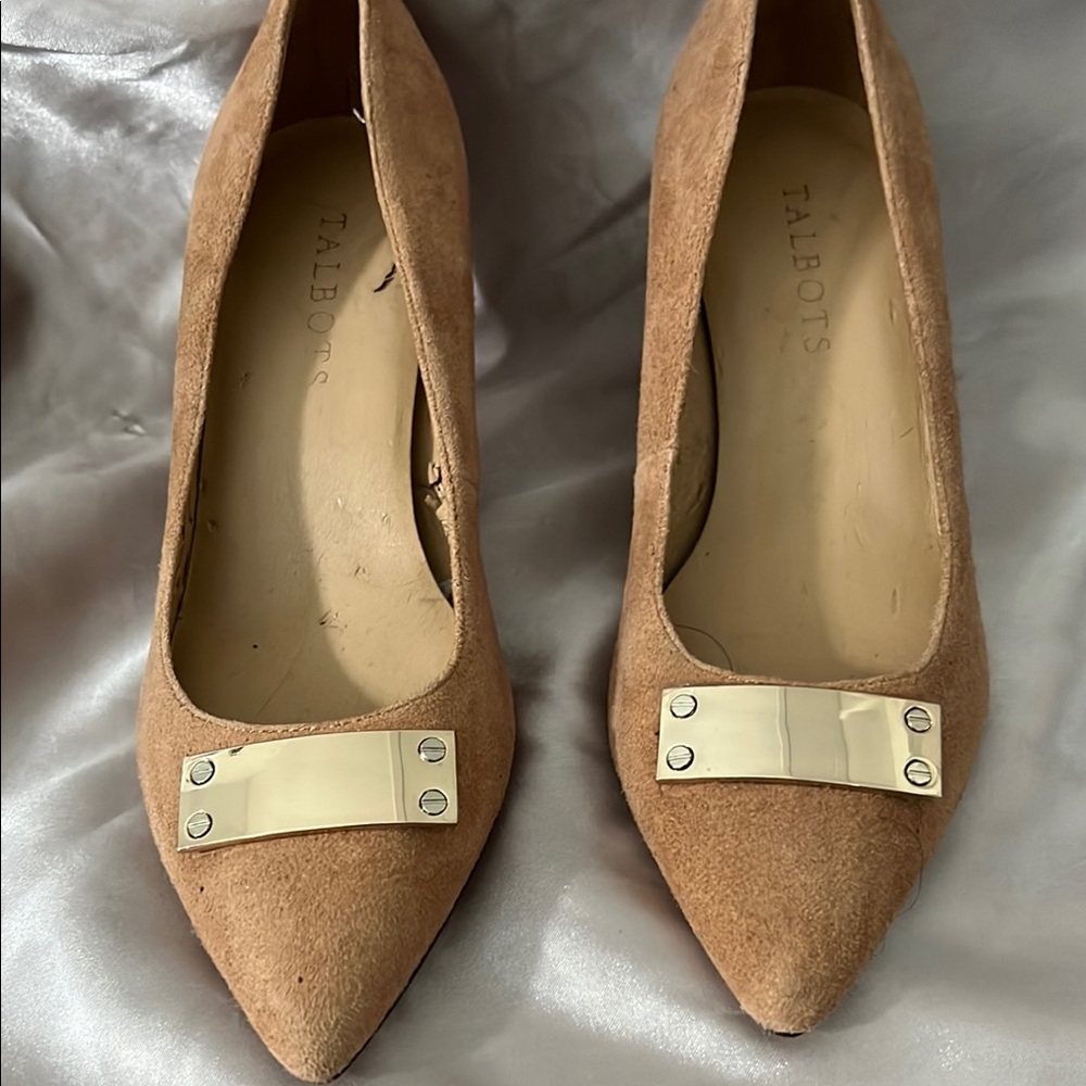 Talbots Camel Suede Heels with Gold Accent